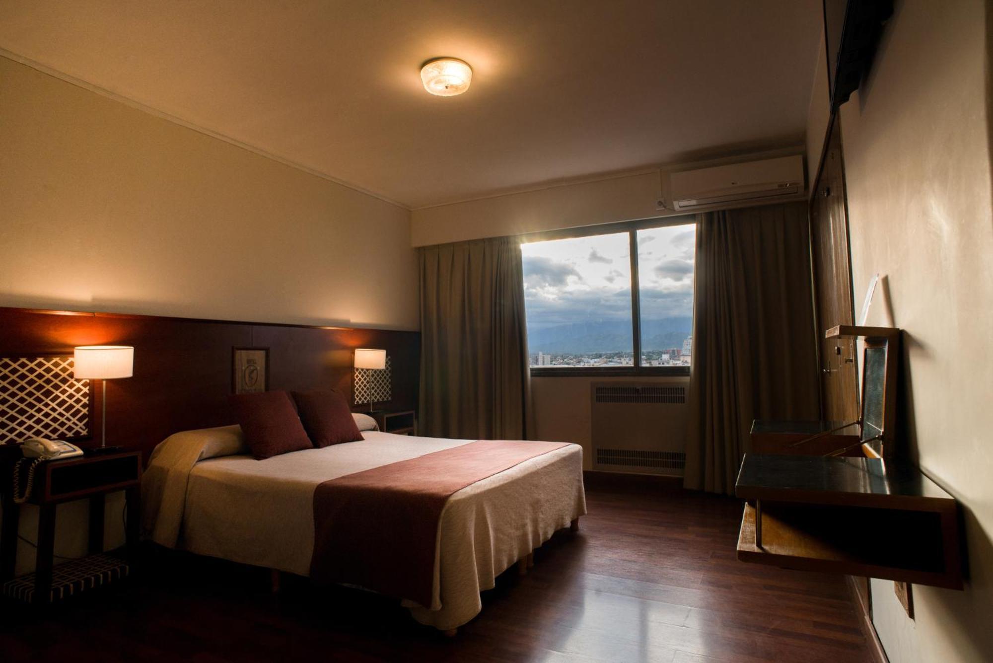 Hotel Victoria Plaza Salta Bagian luar foto
