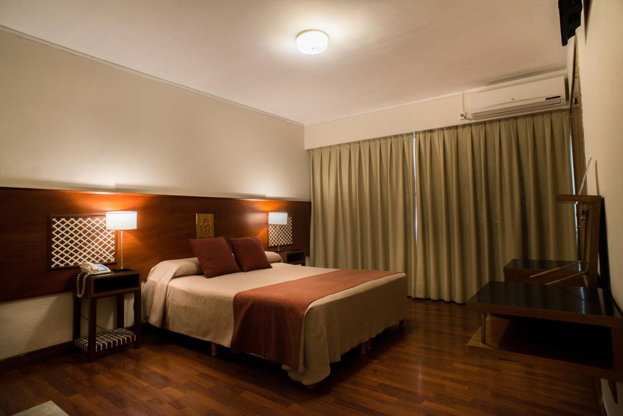 Hotel Victoria Plaza Salta Bagian luar foto